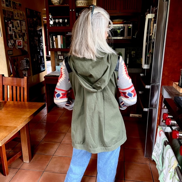 Women’s Jacket - Picture 3 of 6